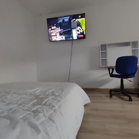 릴 Chambre Prive Dans Une Maison Avec Terrasse Et Jardin Salles De Bain Partagees 아파트 외부 사진