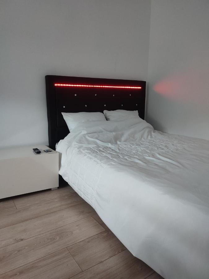 릴 Chambre Prive Dans Une Maison Avec Terrasse Et Jardin Salles De Bain Partagees 아파트 외부 사진